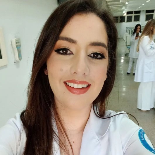 Dra. Julia Lima Paula Martins