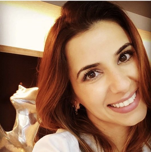 Dra. Lívia Oliveira