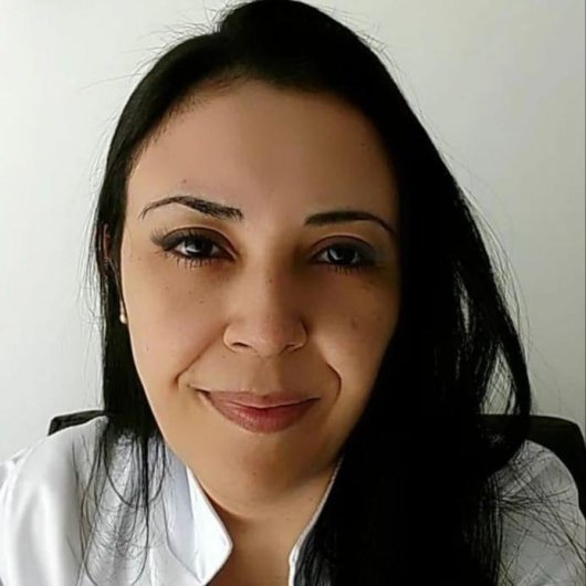 Dra. Débora Pereira