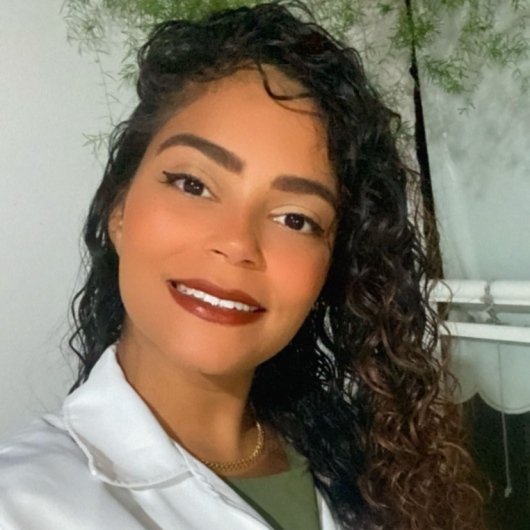 Dra Laila Chaves