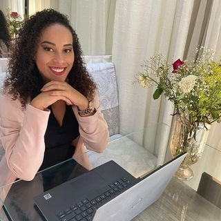Dra. Gabriella Souza Felix