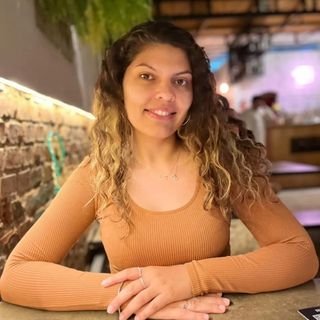 Isis Natália Aguirre