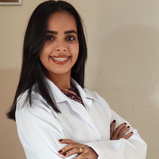Dra. Éveli Milane Almeida de Assis Menezes