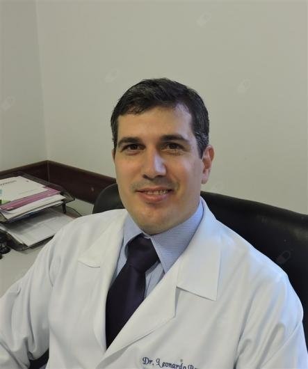 Dr. Leonardo Araújo