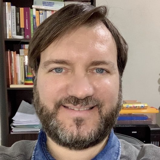 Dr. Luciano Vial Orcino