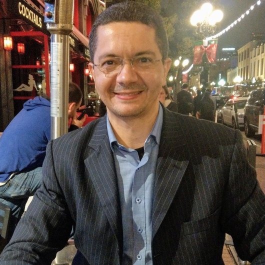 Dr. Cláudio César Gomes de Macedo
