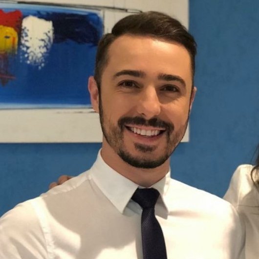 Dr. Eduardo Silva