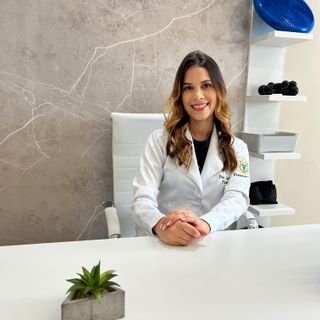 Dra. Laisa Leal