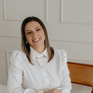 Dra. Elisangela Moura