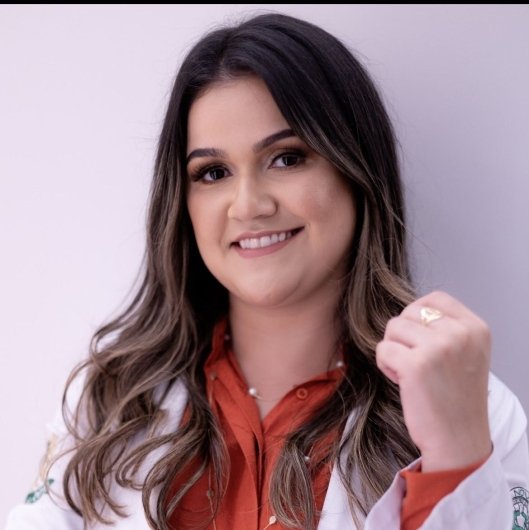 Dra. Tamiris Bueno