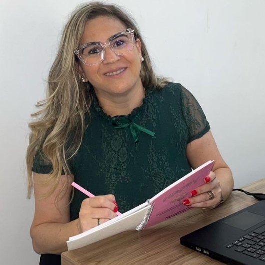 Dra. Elisangela Goulart