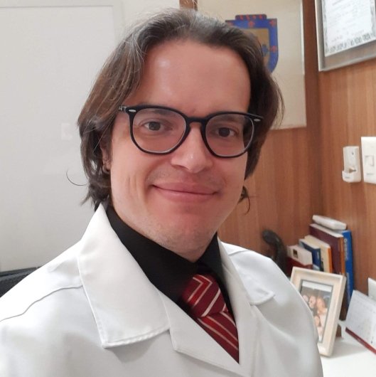 Dr. Uirá Resende