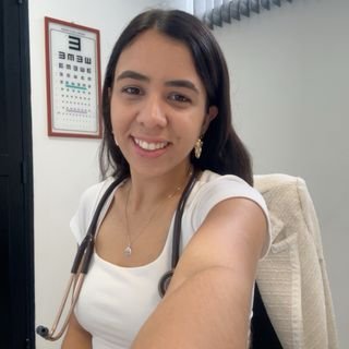 Dra. Nicole De Castro Silva