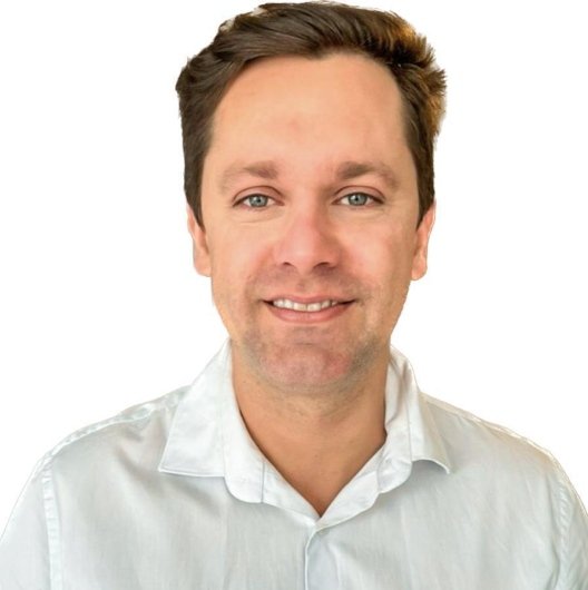 Dr. Raphael Gumes