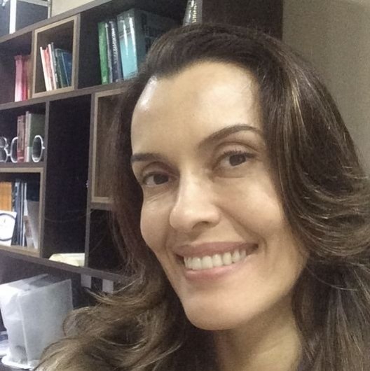 Dra. Adriana Guimarães