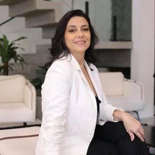 Dra. Cristiane Oliveiro