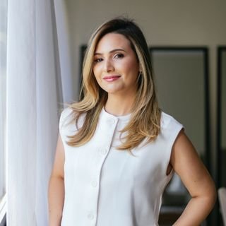 Dra. Amanda Calvet