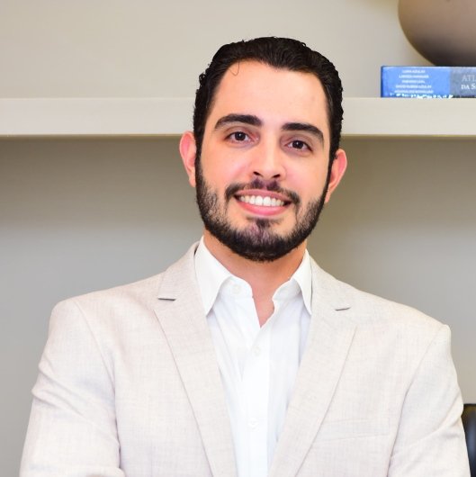 Dr. Lucas Madureira