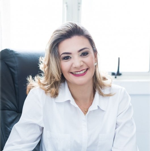 Prof. Ana Claudia de Novaes