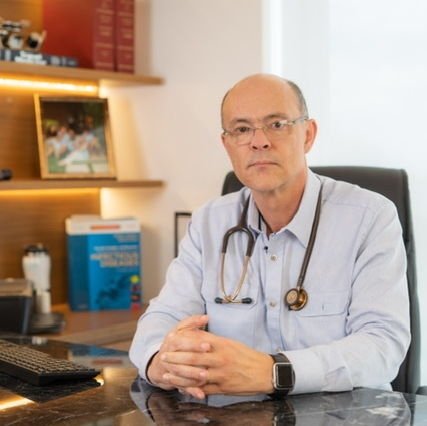 Dr. Nélio Artiles Freitas