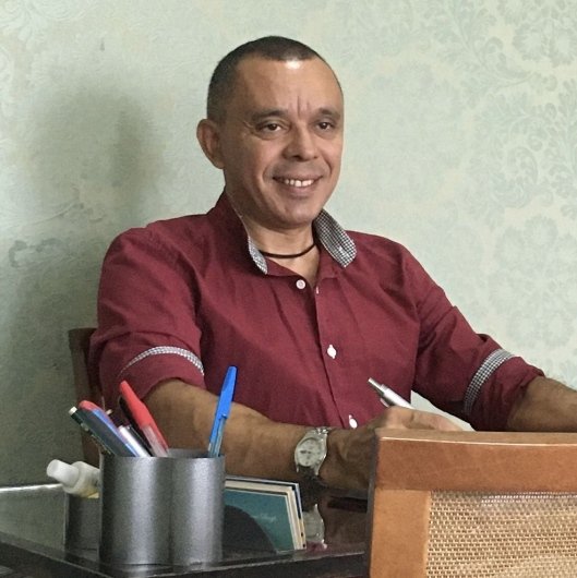 Dr. Adeilson Pereira Santos