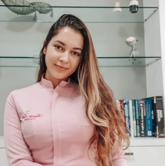 Dra. Alessandra Karklin