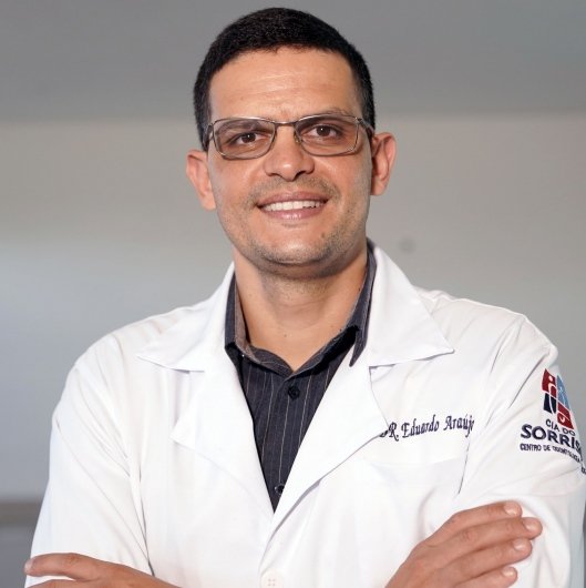 Dr. Eduardo Araujo