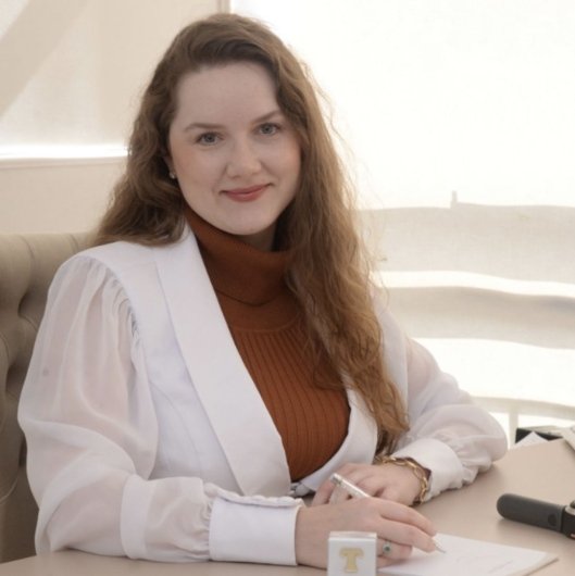 Dra. Thainá Warpechowski