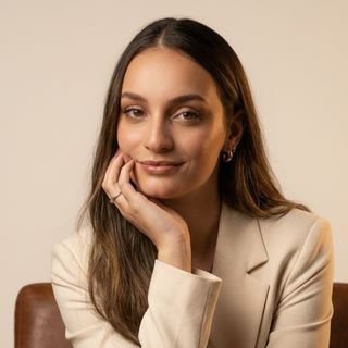 Dra. Carolina Almeida