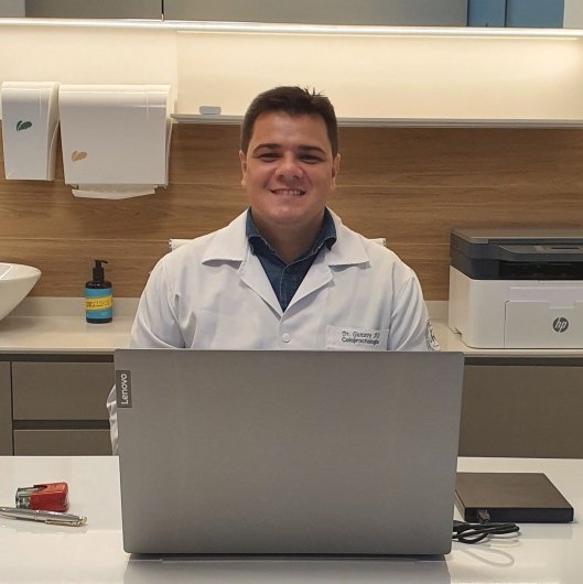 Dr. Gustavo Alt