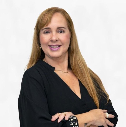Dra. Clystine Abram Oliveira Gomes