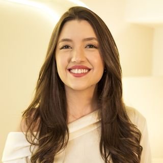 Dra. Lívia Reis