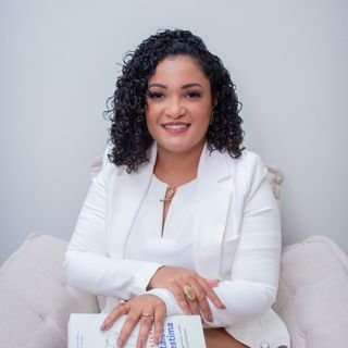 Dra. Gabriela Santos