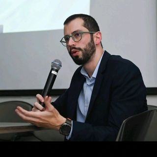 Dr. Lucas Della Paolera