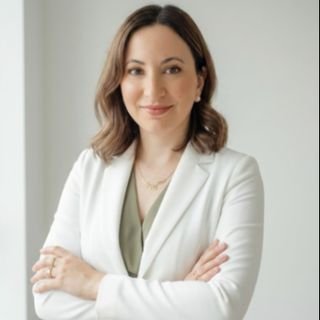 Dra. Gabriela Bianca Carvalho