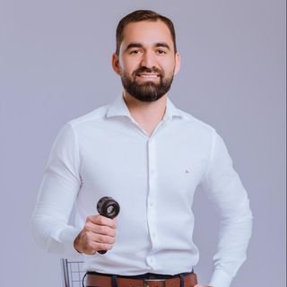 Dr. Emanuel Valões
