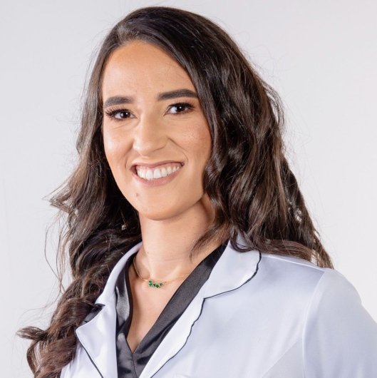 Dra. Amanda Cavalcanti