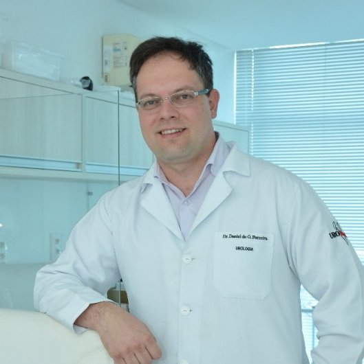 Dr. Daniel Ferreira