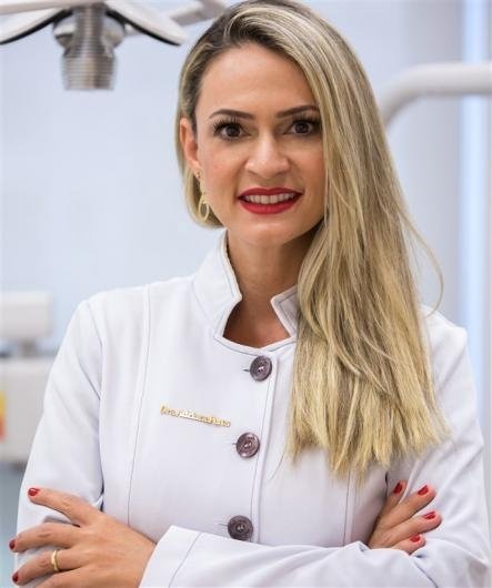 Dra. Adriane Campos de Oliveira Peres