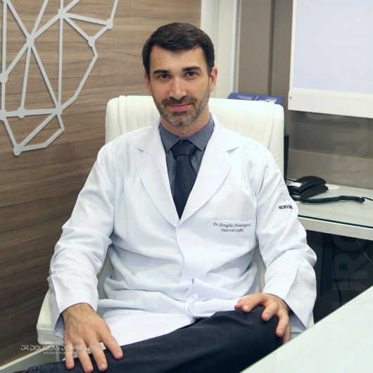 Dr. Douglas Domingues
