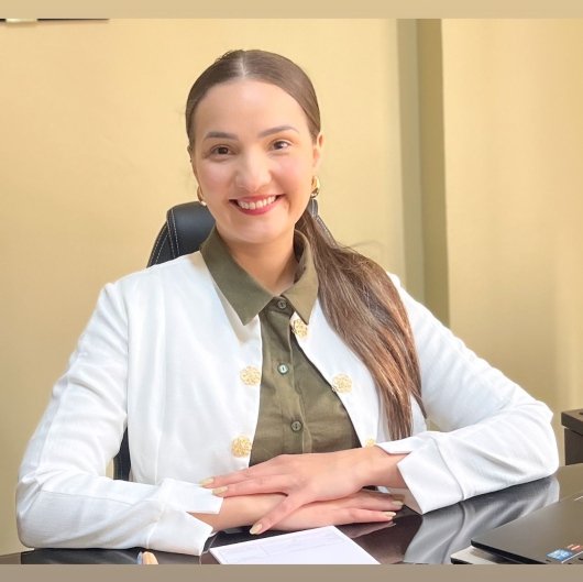 Dra. Stefanie Larrhiuo