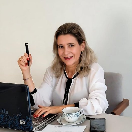 Dra. Dênia Rezende Ferreira