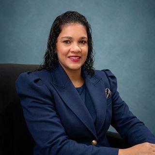 Dra. Viviane Gama
