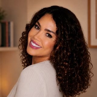 Dra. Claudia Branco dos Santos