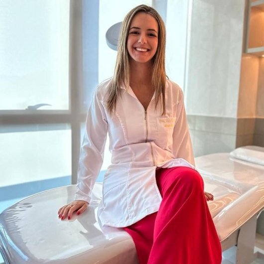 Dra. Lais Souza de Oliveira