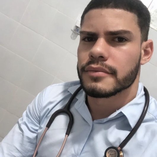 Dr. Robert Queiroz Falcão