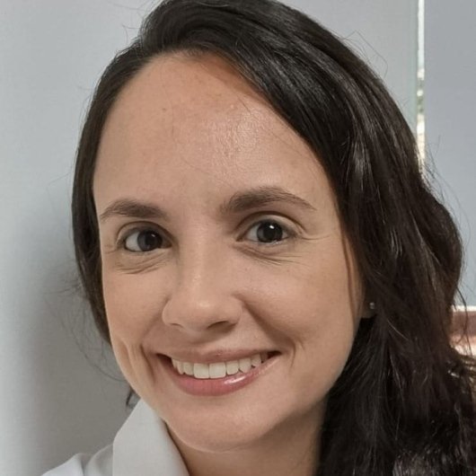 Dra. Julia Tostes Calvo