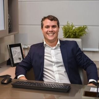 Dr. Adelço Mota Carvalho Filho