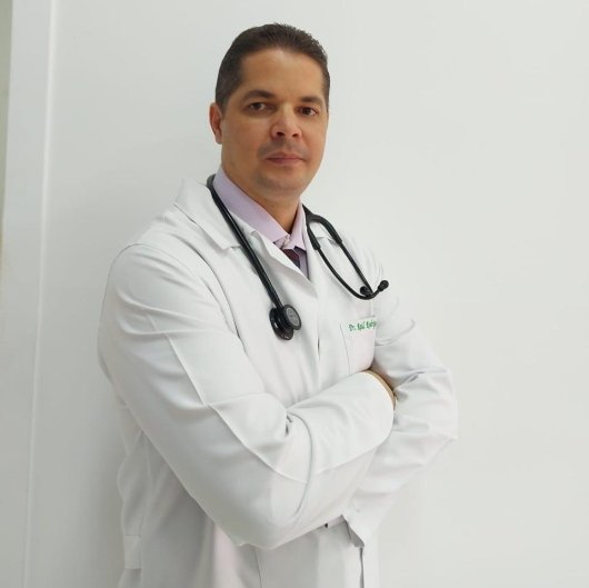 Dr. RAUL REYES