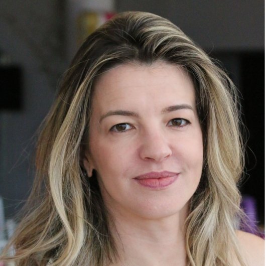 Dra. Erica Luciana Bernardes Camargo